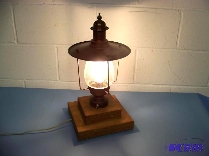 lot 45 image: Old, Latern Style, Brass-Looking Table Lamp