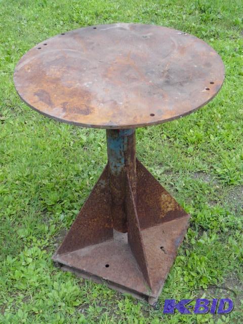 lot 22 image: Heavy duty shop stand, 30 12&quotH, Top 22&...