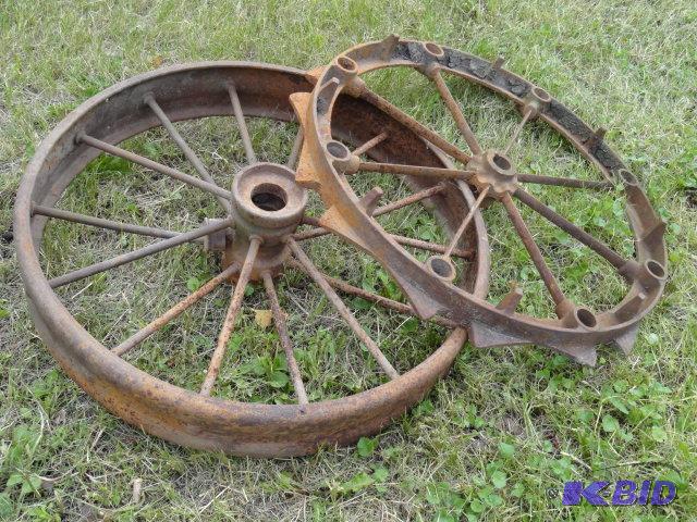 lot 28 image: Steel spoke&nbspwheel 30" and cast iron...