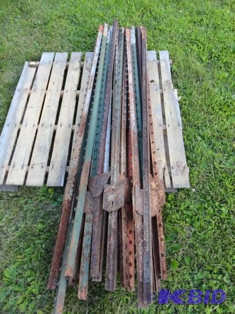 lot 40 image: 5 12 steel fence post, 16 total...