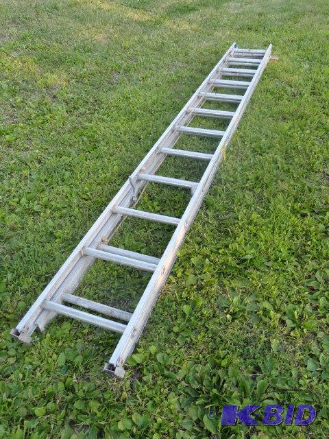 lot 41 image: 24 aluminum extension ladder...