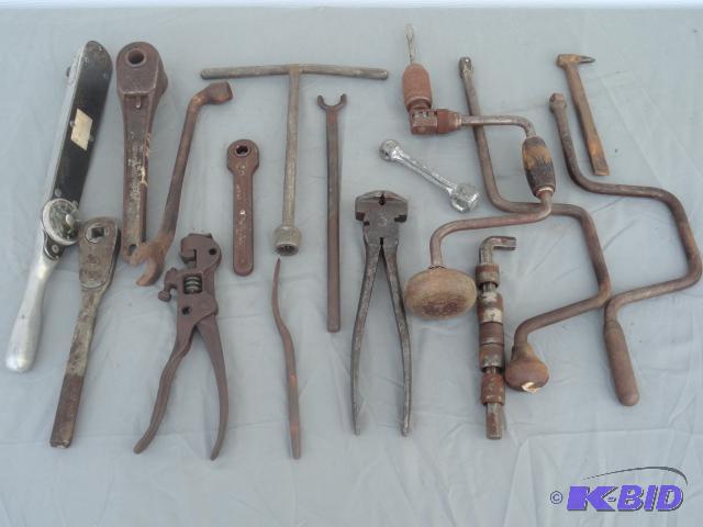 lot 58 image: Assortment of hand tools including early Snap...