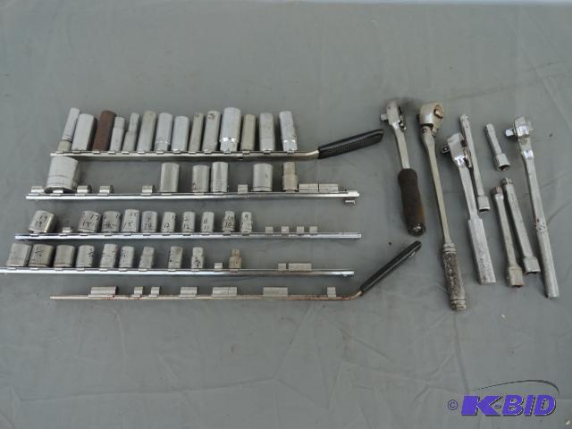 lot 60 image: Assortment of 38" drive sockets in Metr...