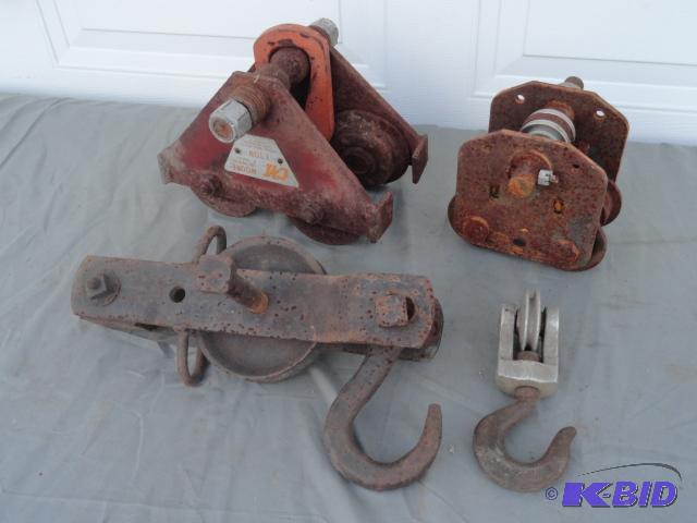 lot 70 image: Variaty of pulleys including CM 1 ton trolley...