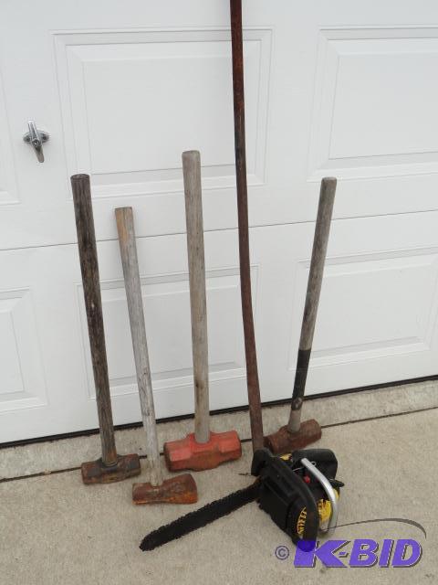 lot 76 image: Sledge hammers, one 20lbs, splitting maul and...