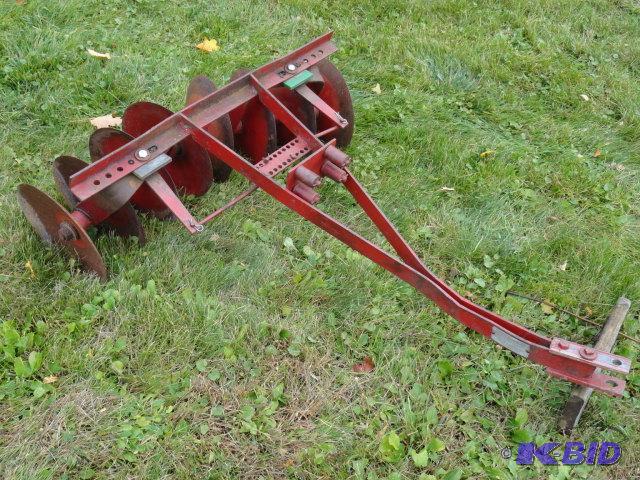 lot 87 image: David Bradley 3 disc plow, partial model # 1...