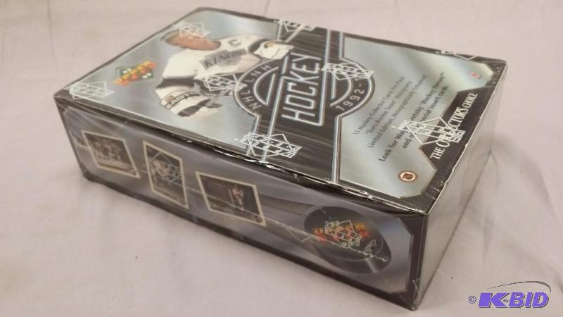 Factory sealed Upper Deck &nbsp1992-93 serie...