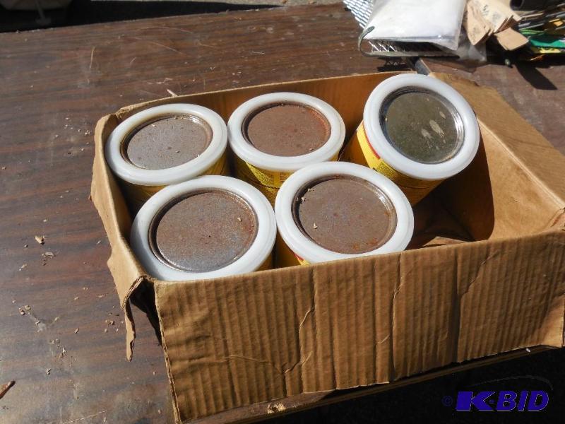 lot 127 image: 5 quarts of 1 shot...