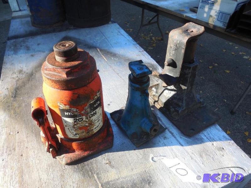 lot 13 image: Jacks...