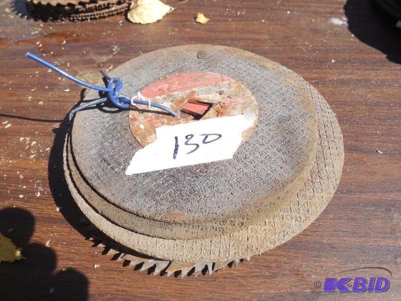 lot 130 image: 7" Saw blades and grinding discs...