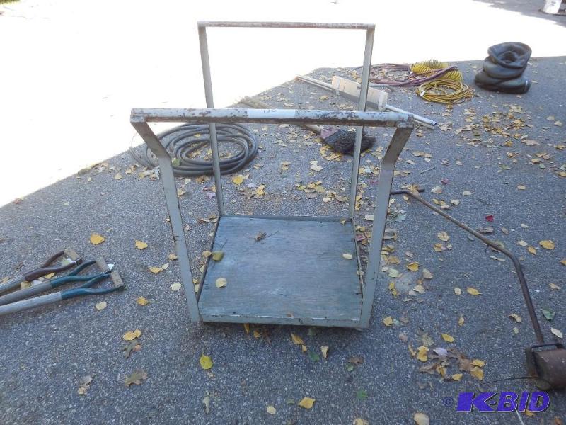 lot 136 image: Steel rolling cart 24" x 24" x30&qu...
