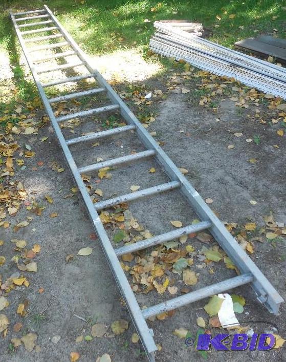 lot 144 image: 16 ft aluminum ladder...