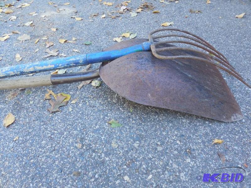 lot 157 image: Pitch fork and shovel for your garden and or ...
