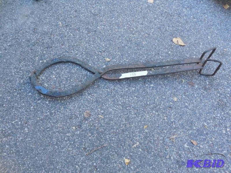 lot 158 image: Large size tongs...