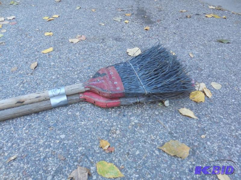 lot 163 image: 2 Brooms...