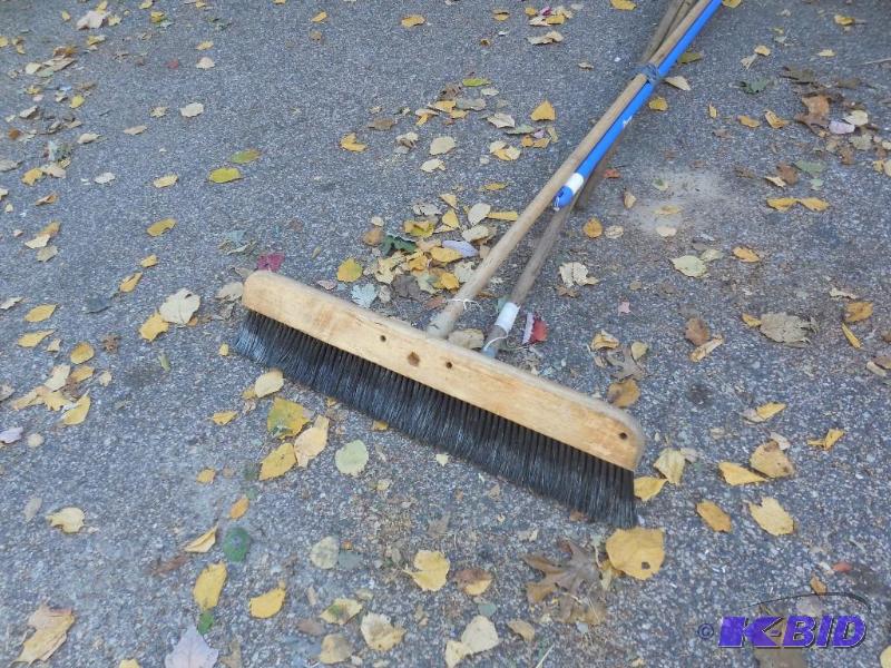 lot 167 image: Concrete broom, scrub brushes with extra hand...