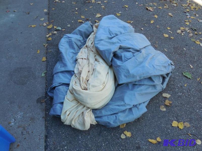 lot 182 image: Med size car covers...