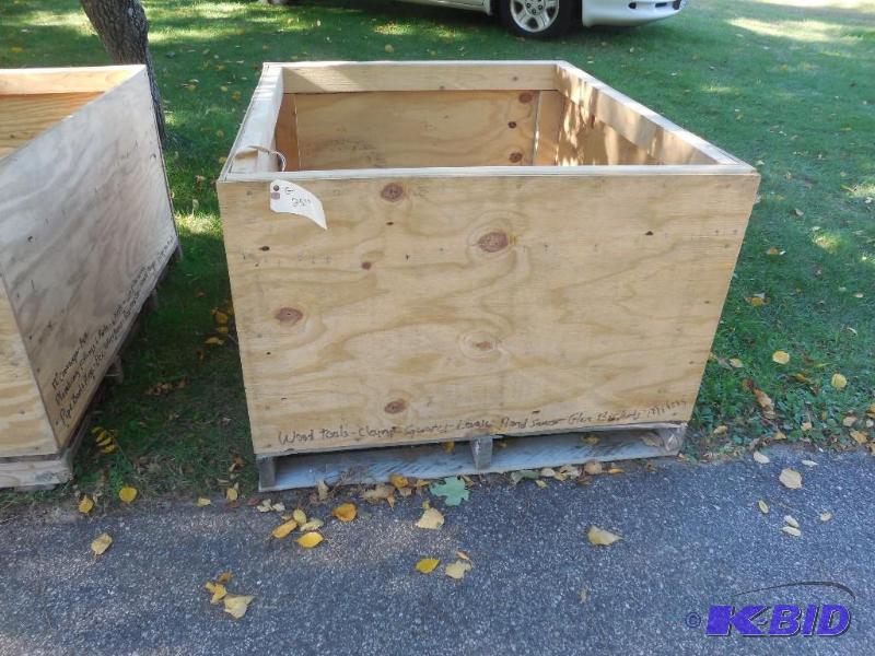 lot 187 image: Wood box built on pallet. 2 tall Great for s...