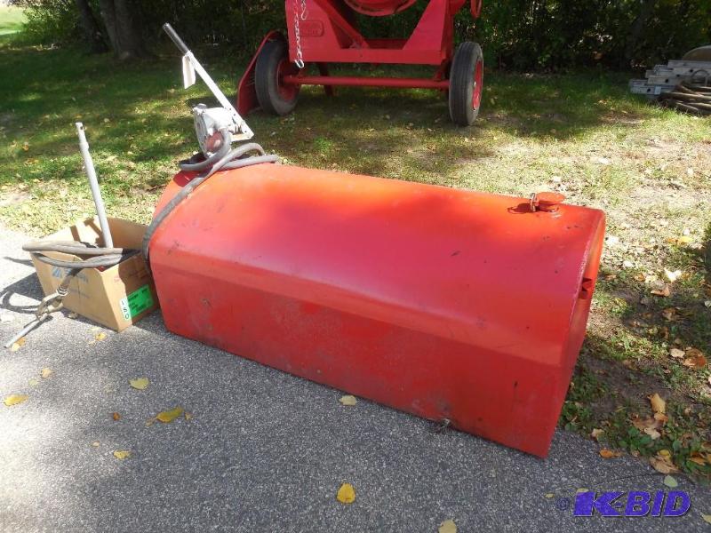 lot 3 image: 150 Gallon Fuel tank, hand pimps on tank. Wor...