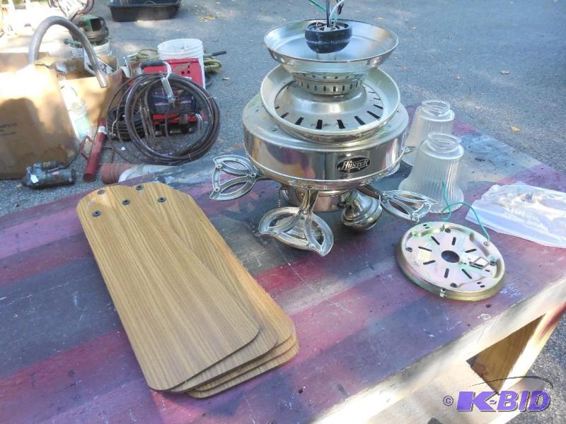 lot 32 image: 42" Ceiling fan...