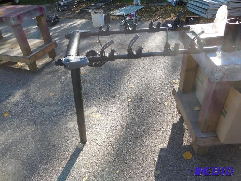 lot 33 image: Saris Bike rack for car, can hold up to 4 bik...