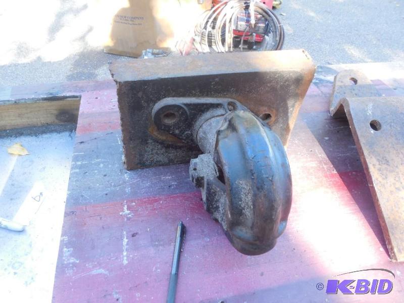 lot 35 image: Pintle Hitch...