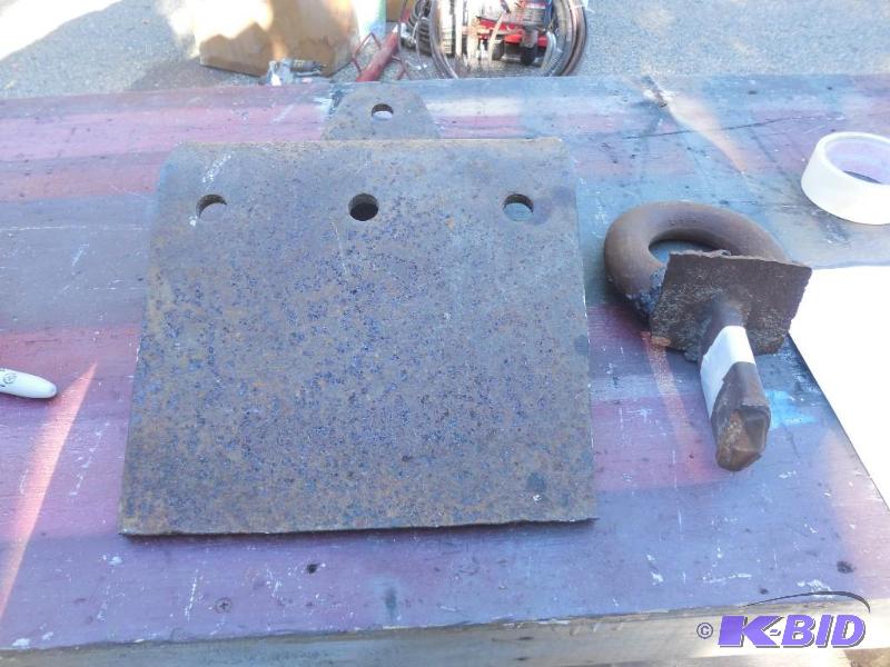 lot 36 image: Heavy duty Hitch plate and hitch...
