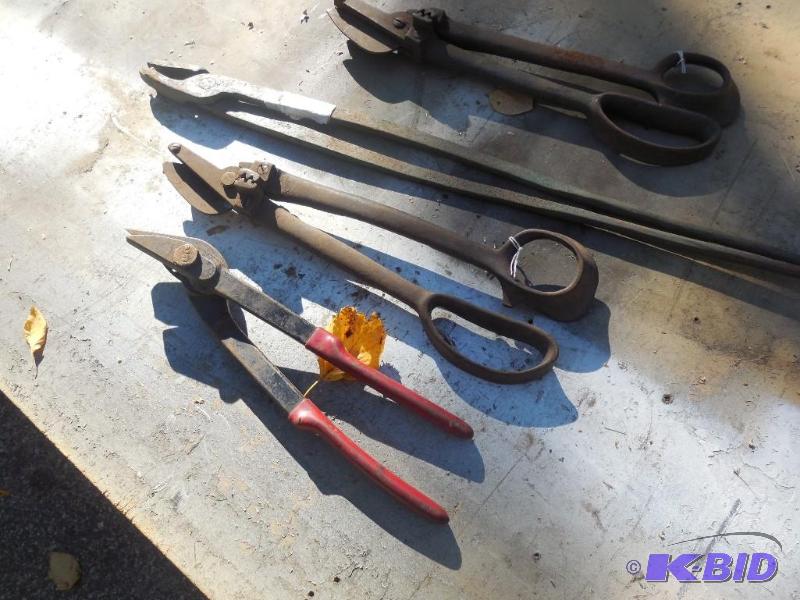 lot 42 image: Sheet metal tools...