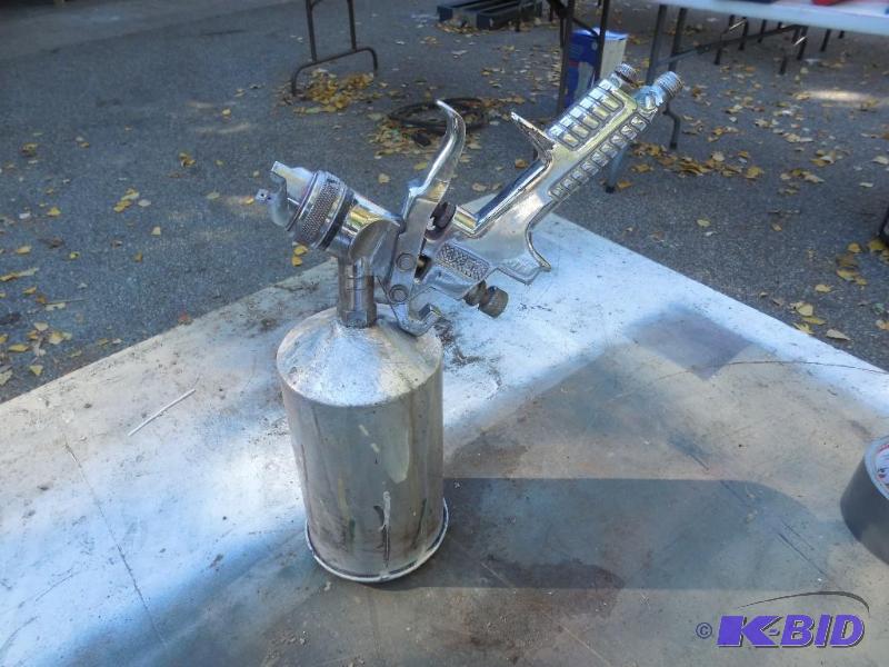 lot 59 image: Spray gun...