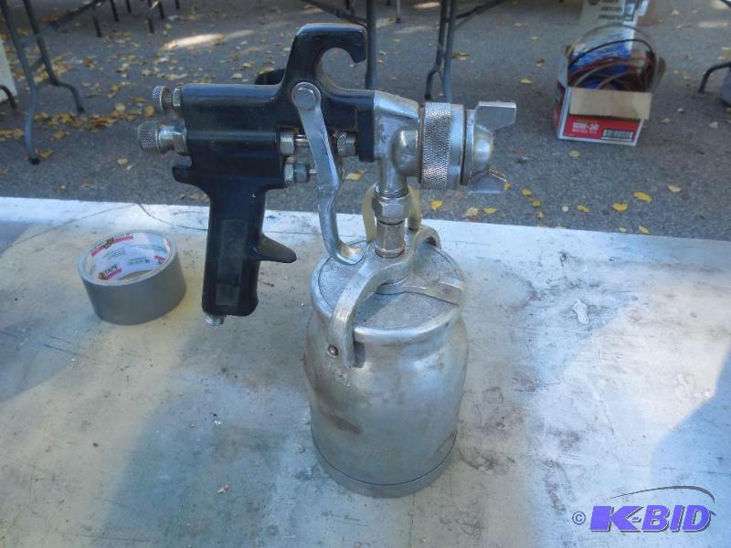 lot 60 image: Spray gun...