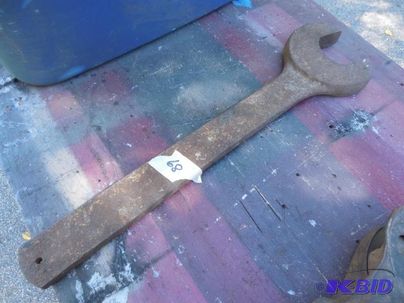 lot 68 image: Old 2 516" Wrench...