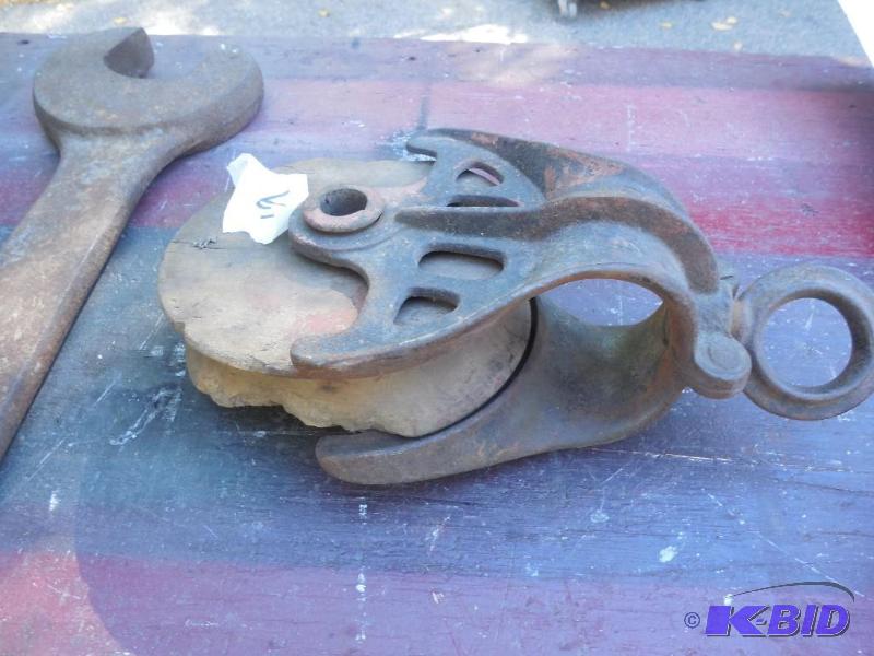 lot 69 image: Old Block and tackle wood...