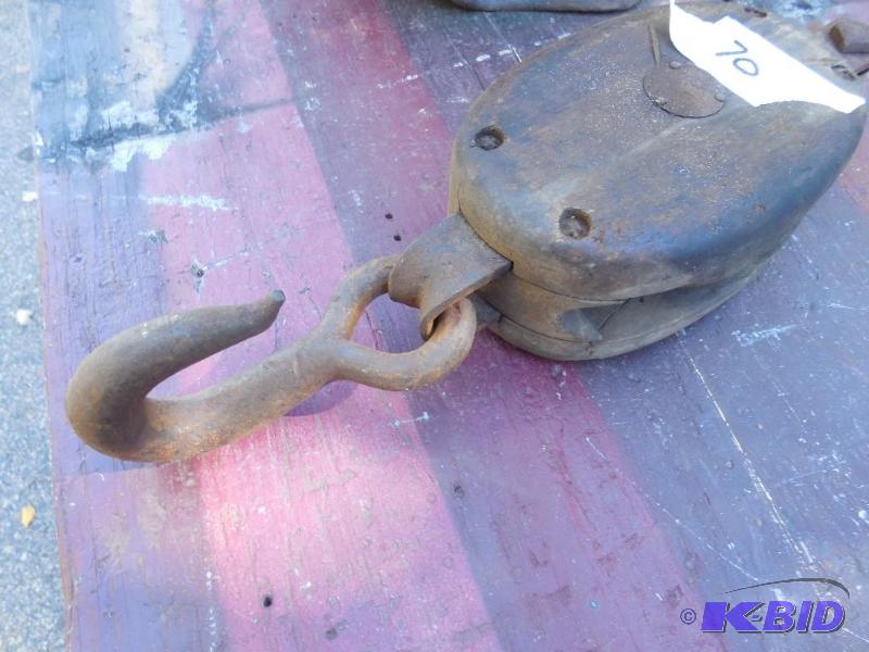 lot 70 image: Old Block and tackle wood...