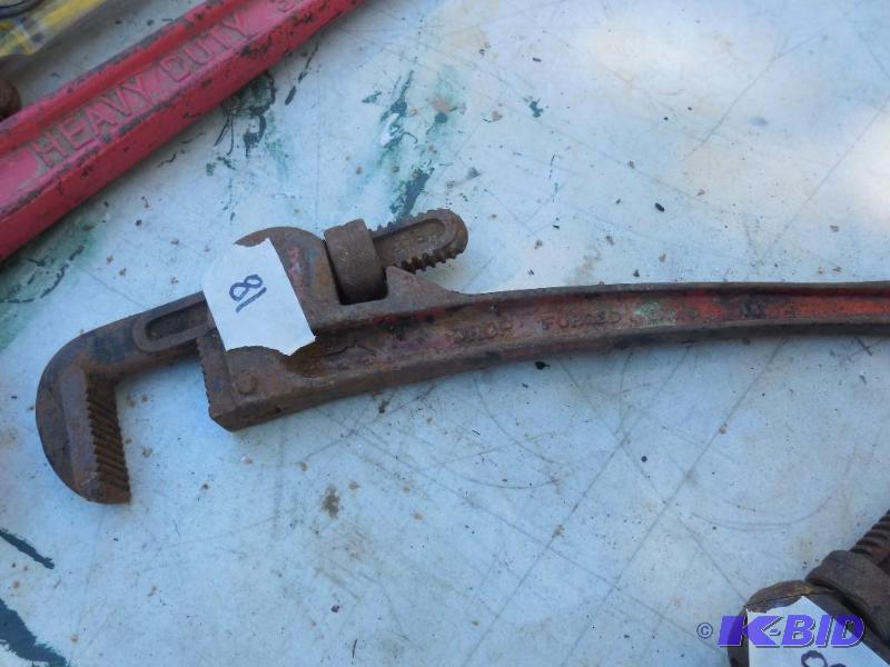 lot 81 image: 18" pipe wrench...