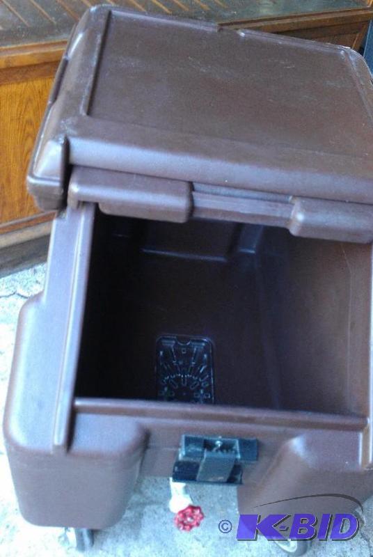 Cambro Ice Caddy, portable ice bin. Holds 100...