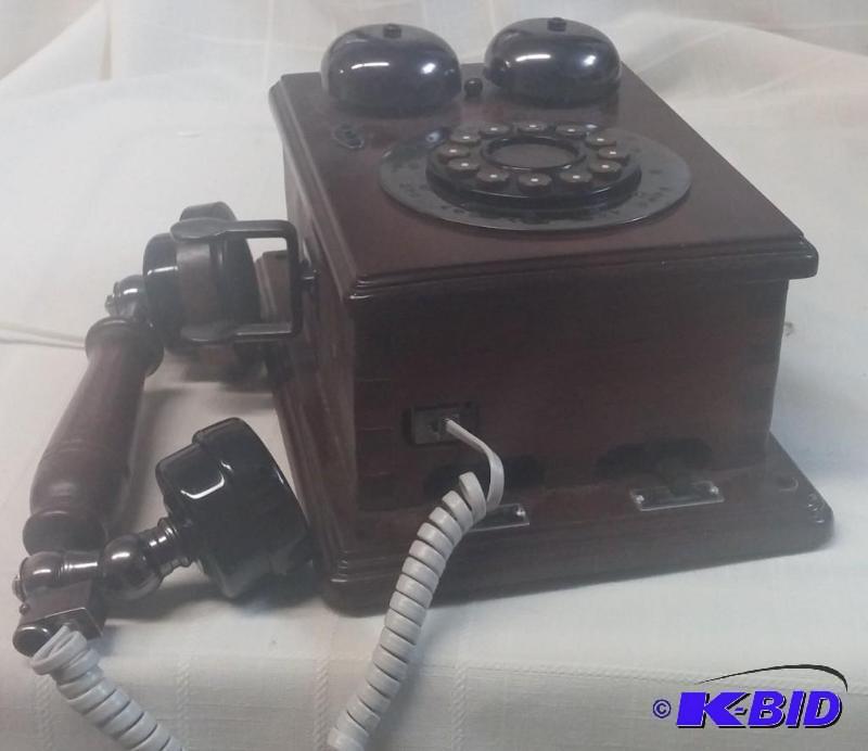 Push button Vintage looking Phone---great pie...