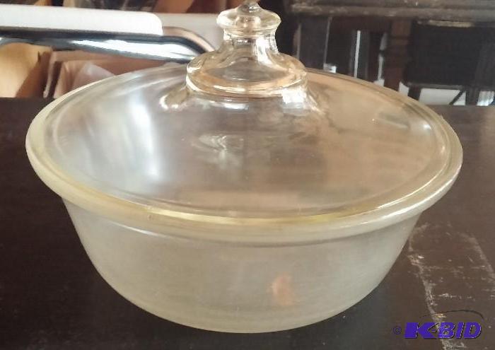 Vintage clear crack free casserole dish...