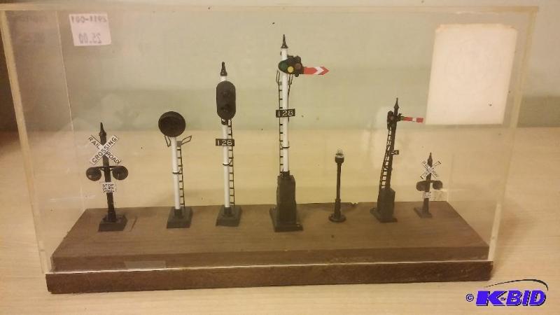Vintage Railroad track crossing signals HO Sc...