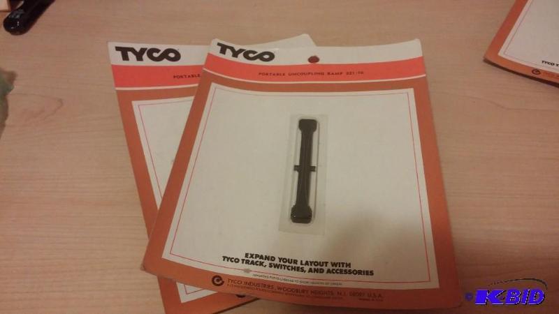 Lot of 2 Uncoupling Ramps-HO Scale...