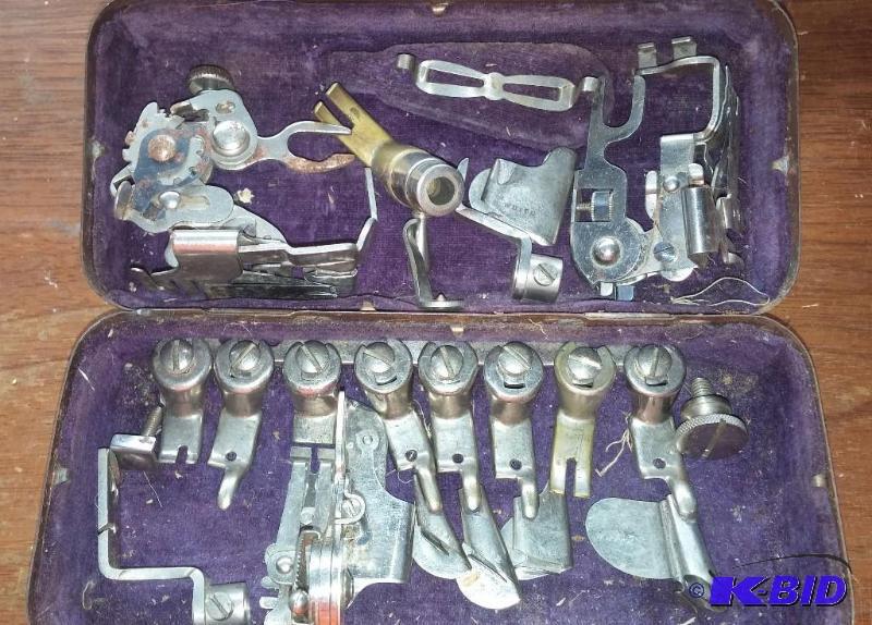 Singer Vintage Sewing Machine Feet...