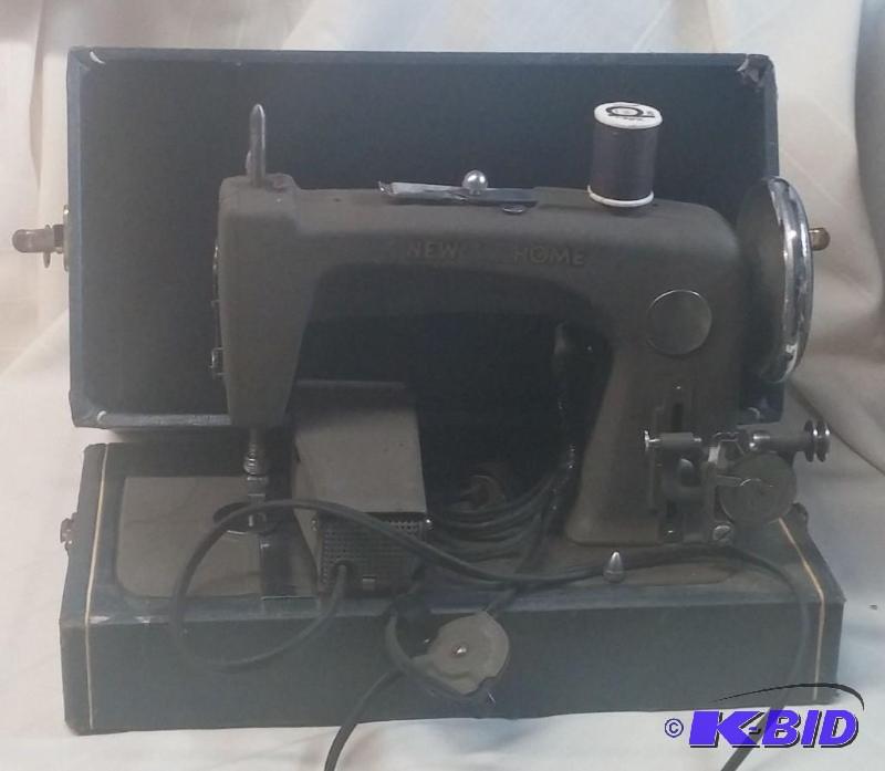 Vintage New Home Sewing Machine...