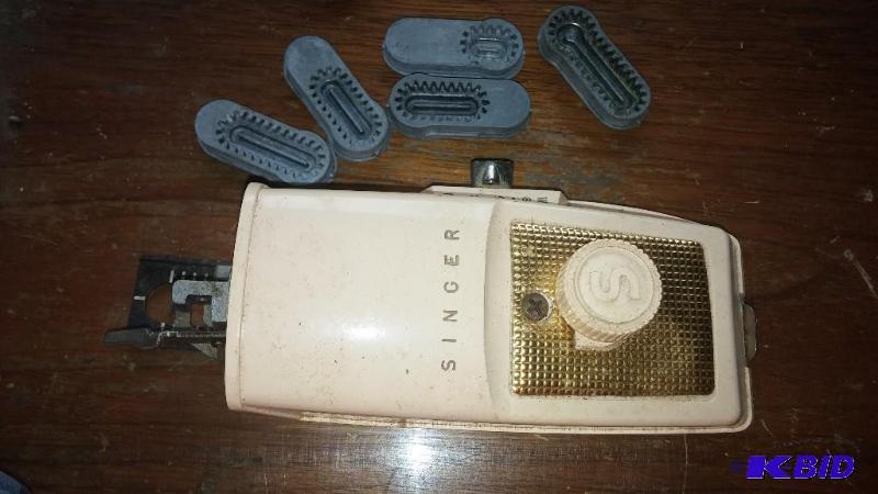 Singer Vintage Sewing Machine Buttonholer...