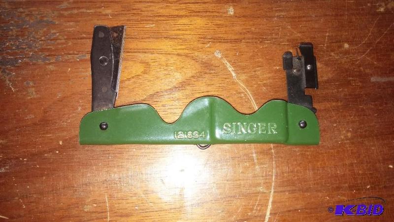 Vintage Singer #121634 Folding Threader &amp...