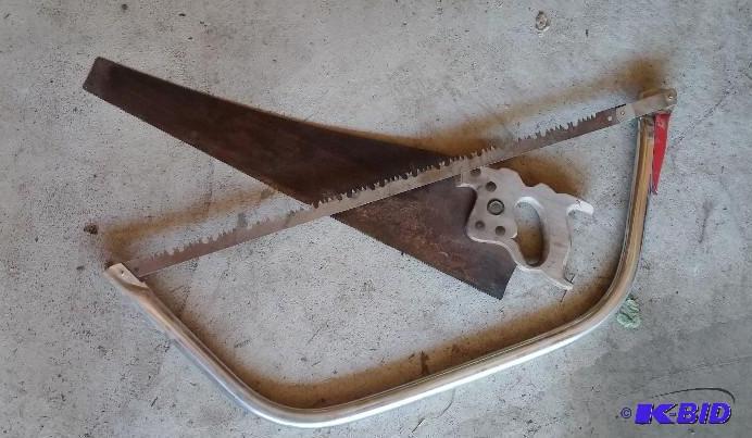 Set of 2 hand saws...