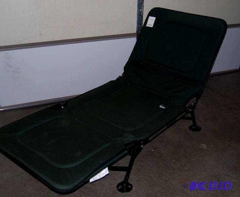 lot 43 image: Lounger Cot, 600-denier polyester fabric, pad...