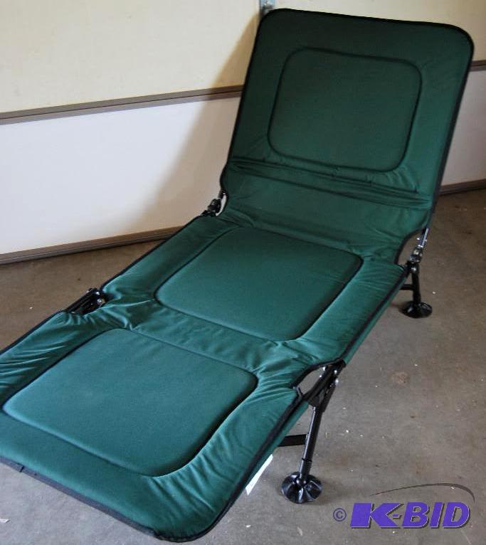 lot 63 image: Lounger Cot, 600-denier polyester fabric, pad...