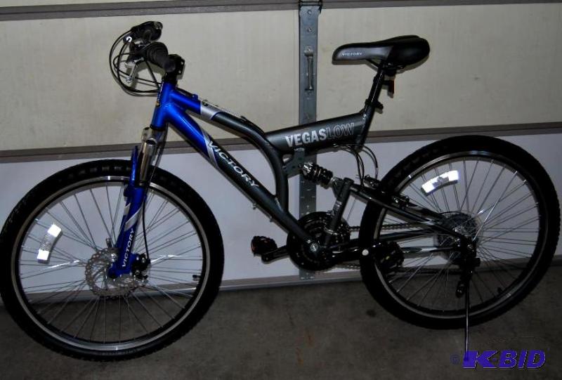 lot 9 image: Polaris Victory Vegas Low 21 speed Mountain B...