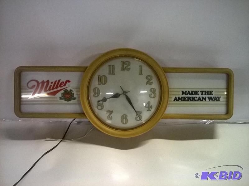 lot 15 image: Miller Light Up Beer Clock Sign