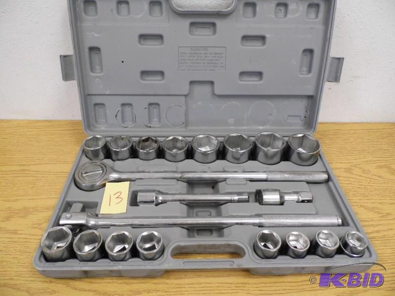 lot 13 image: 21 Piece Socket Set