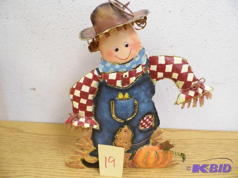 lot 19 image: Home Interiors Scarecrow Candle Holder
